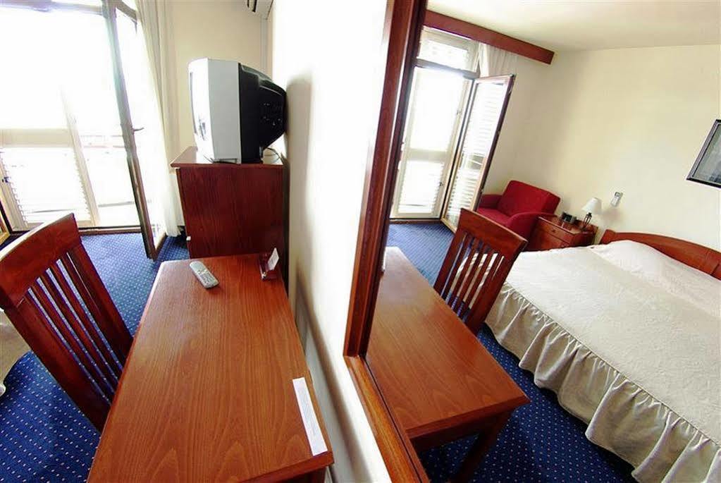Hotel Miramare Njivice Ngoại thất bức ảnh